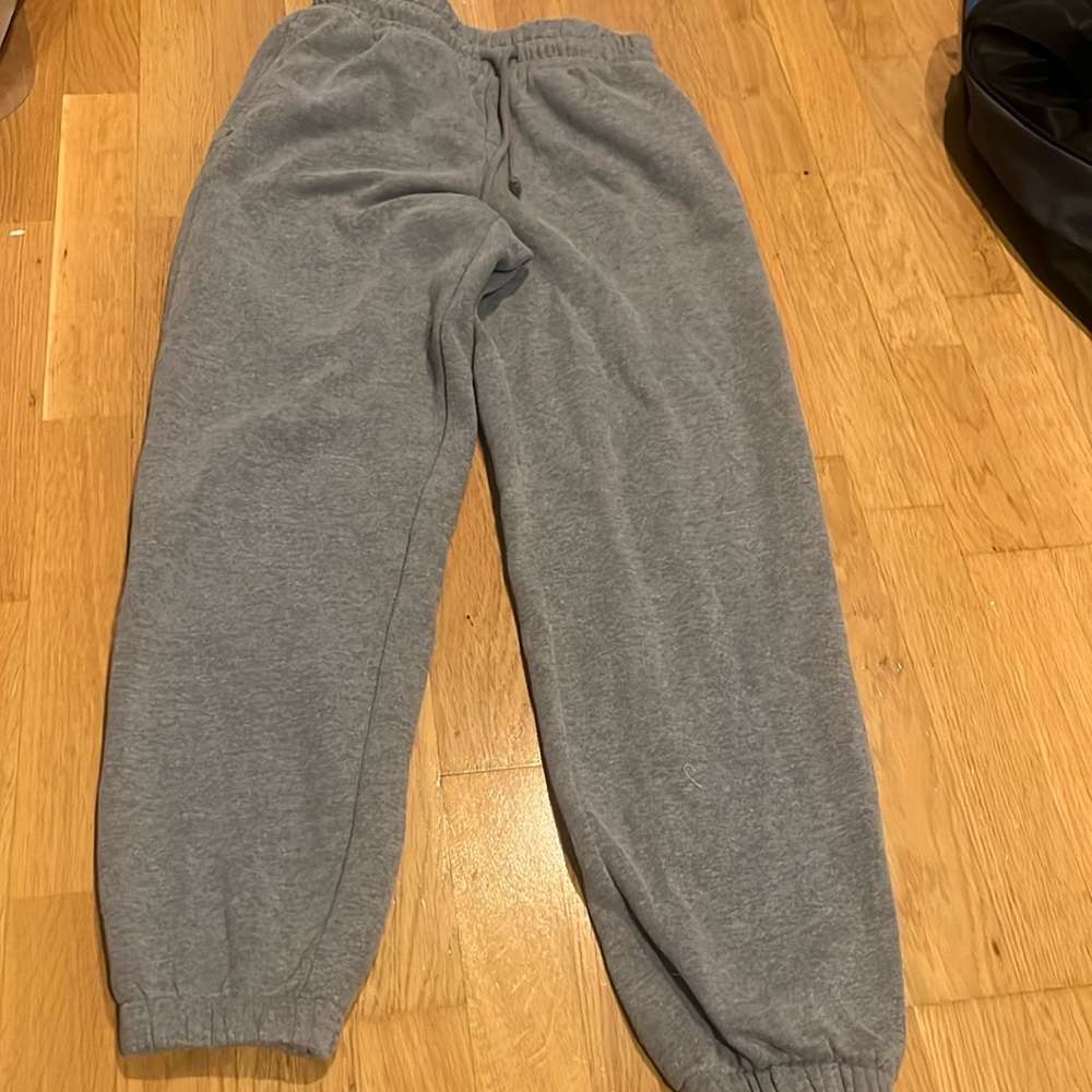 Grey sweatpants with tapered leg